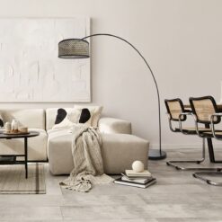 Zwarte booglamp Solva 3739ZW met een naturel zwarte bamboe kap